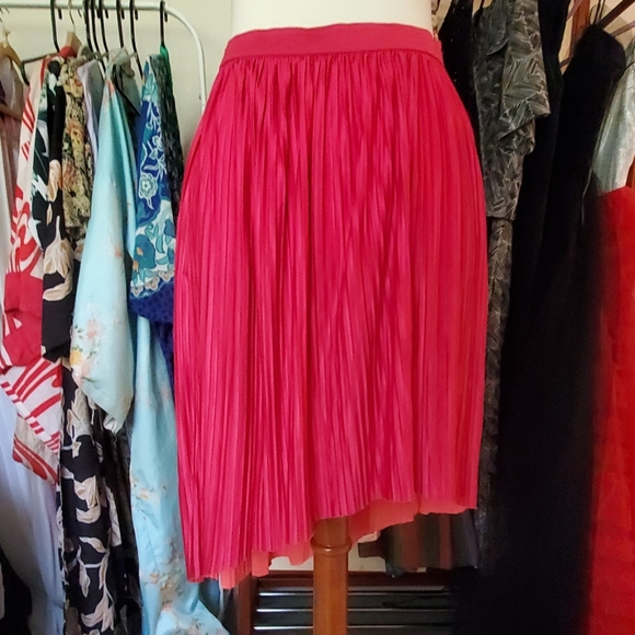 Crystal Pleat Assymetrical Hi-Low Two-tone Skirt - Picture 3 of 4